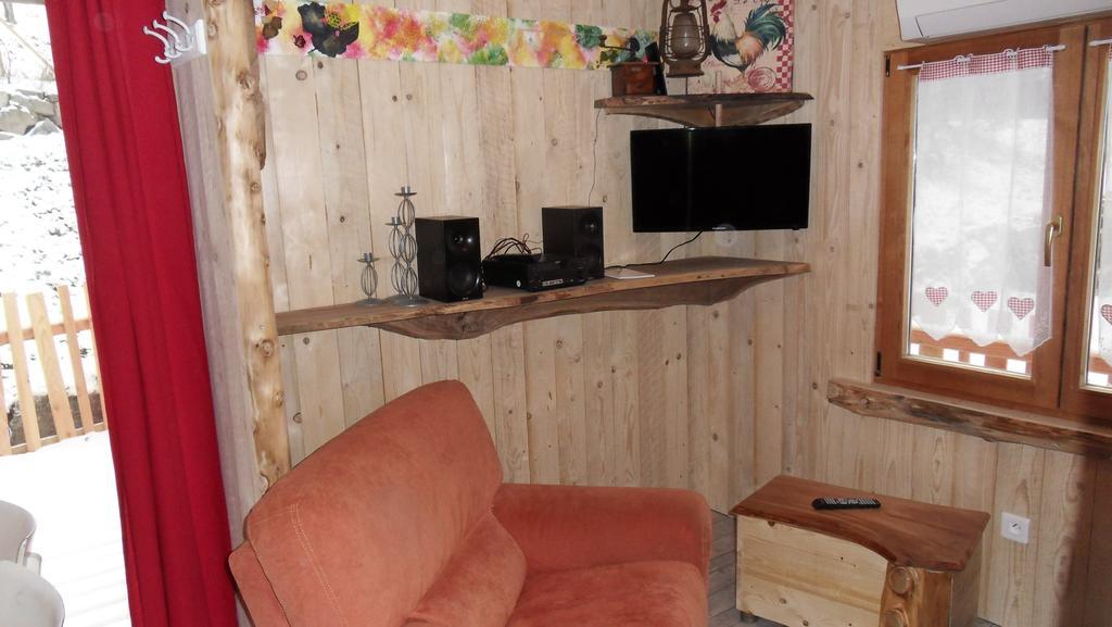 La Roulotte Du Bucheron Lapoutroie Exteriör bild